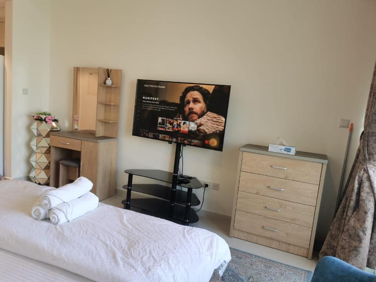 Apartment Gharfar-2 Heaven Escape-golf View-high Floor-netflix-gym-pool-perfect Staycation Dubai