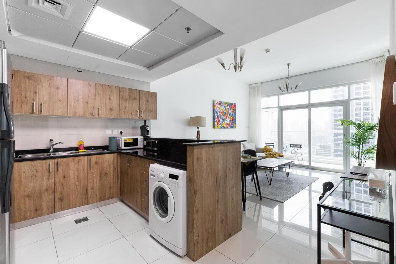 Lovely Unit With Marina View Dubai