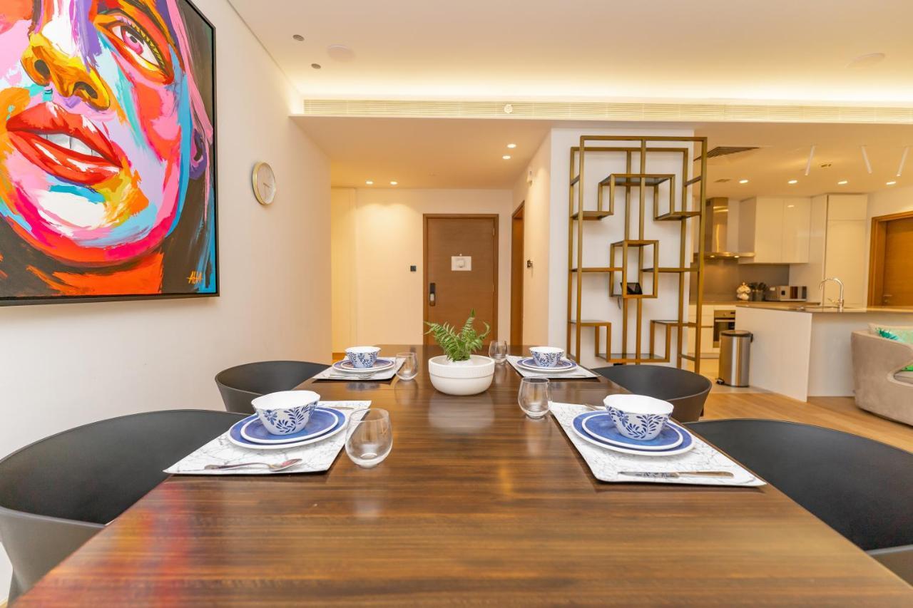 Fam Living - Walk - Luxe Interiors Daire Dubai