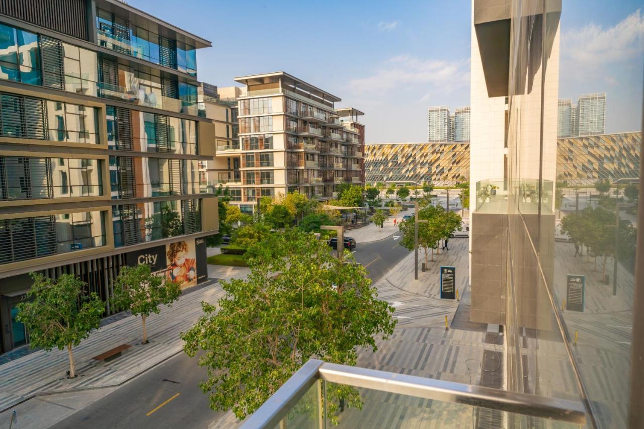 Fam Living - Walk - Luxe Interiors Daire Dubai