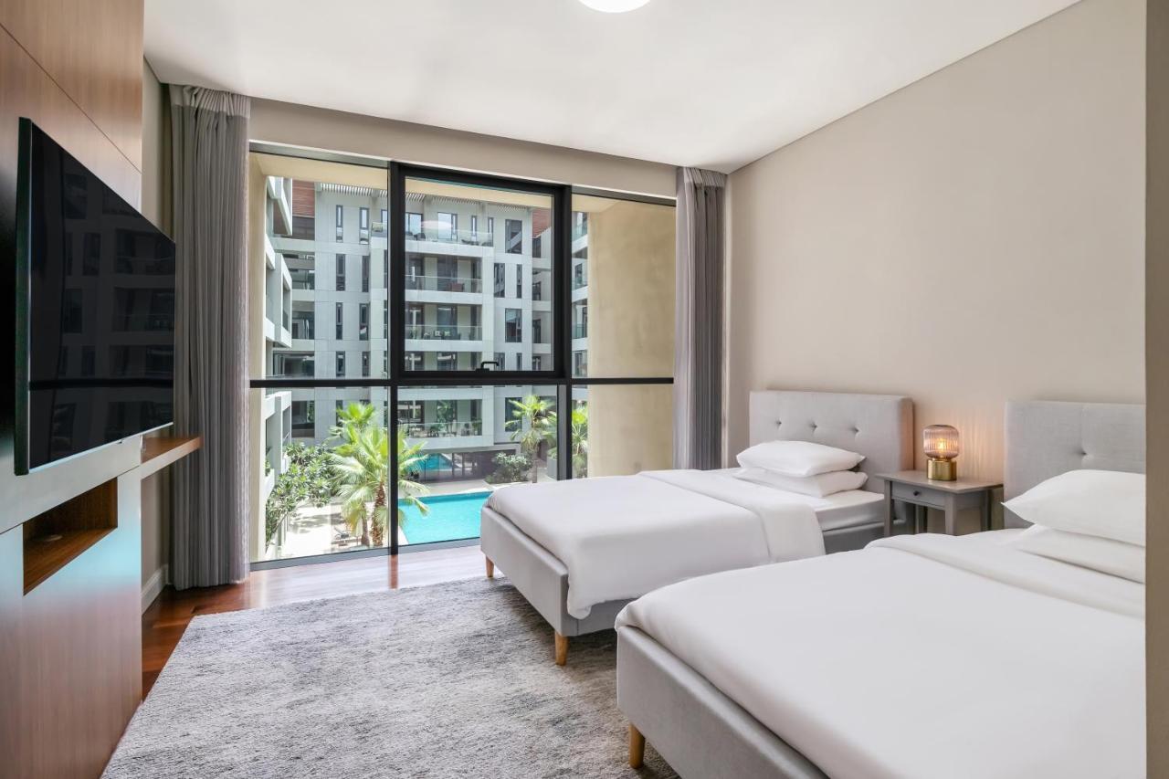 Fam Living - Walk - Luxe Interiors Daire Dubai