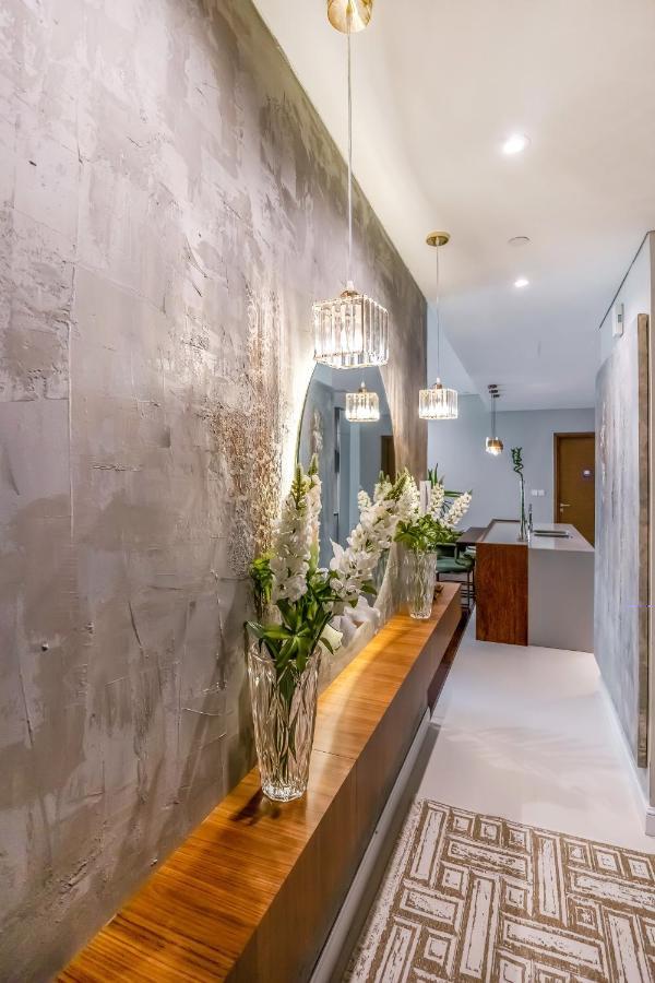 Daire Fam Living - Walk - Luxe Interiors Dubai