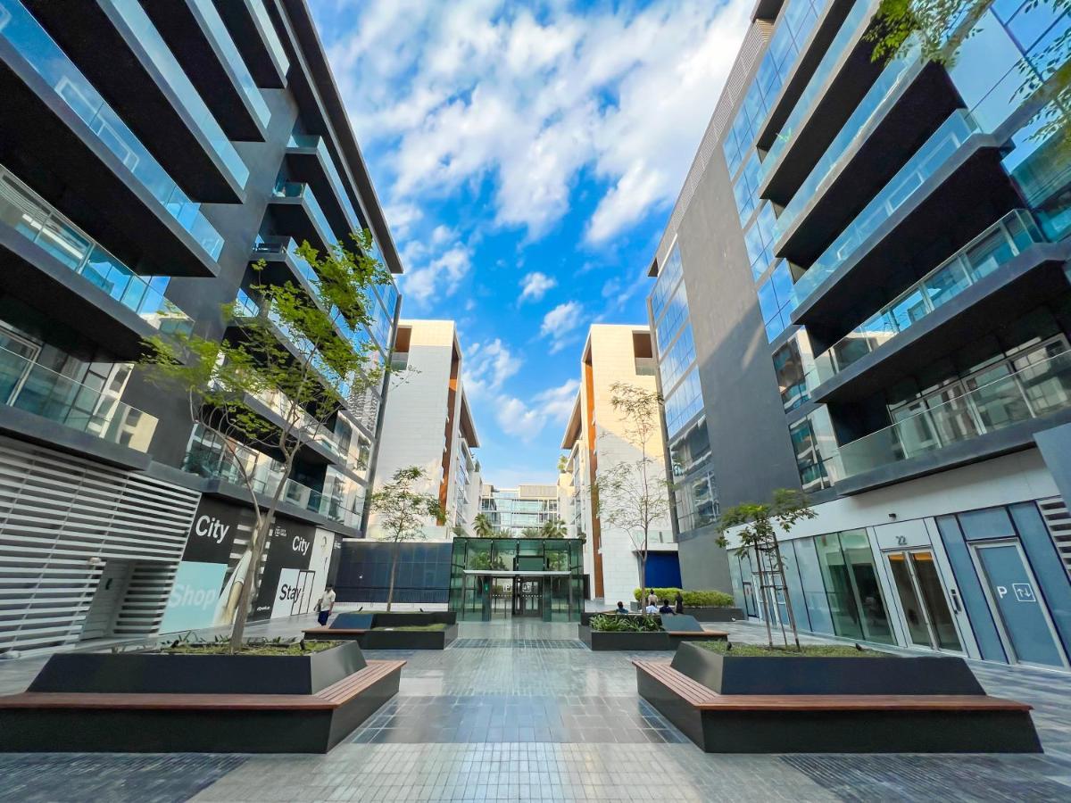 Fam Living - Walk - Luxe Interiors Daire Dubai