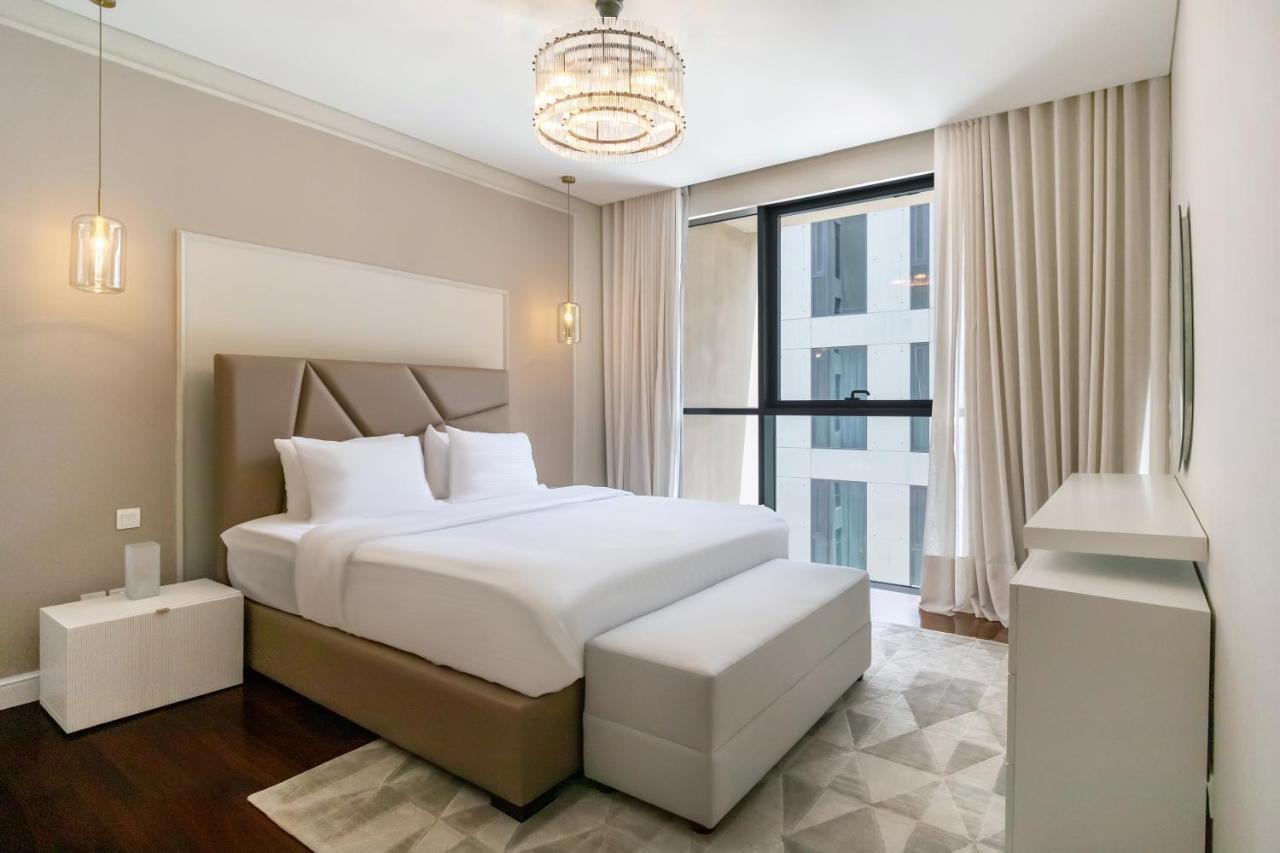 Fam Living - Walk - Luxe Interiors Daire Dubai