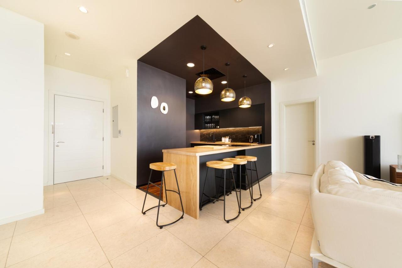 Maison Privee - Palm Jumeirah Luxury Apt W Access To Exclusive Beach, Pool, And Gym * Dubai
