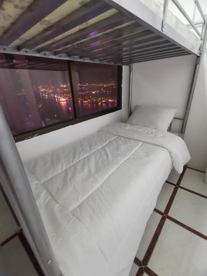 Hostel Cloud9 *
