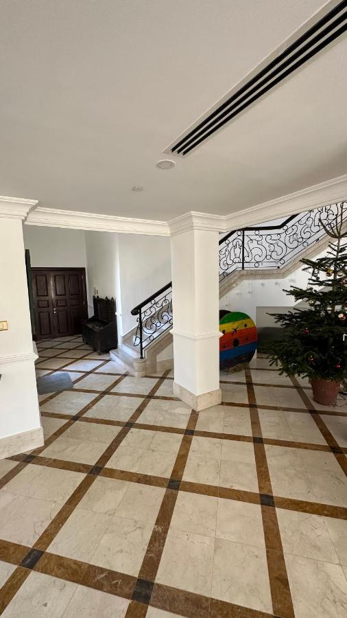 Neyar Beach Vibes - The Penthouse Dubai