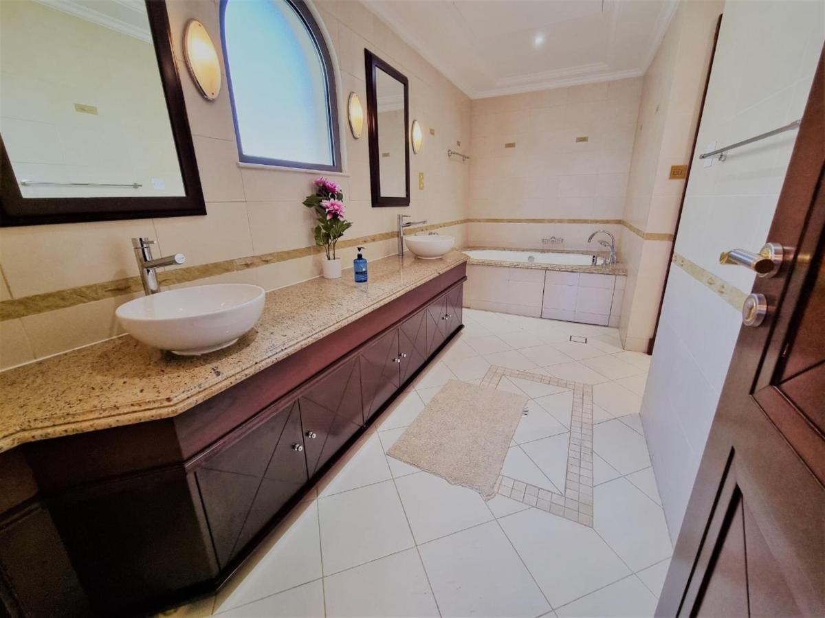 Palm Jumeirah Stunning 4bhk Villa