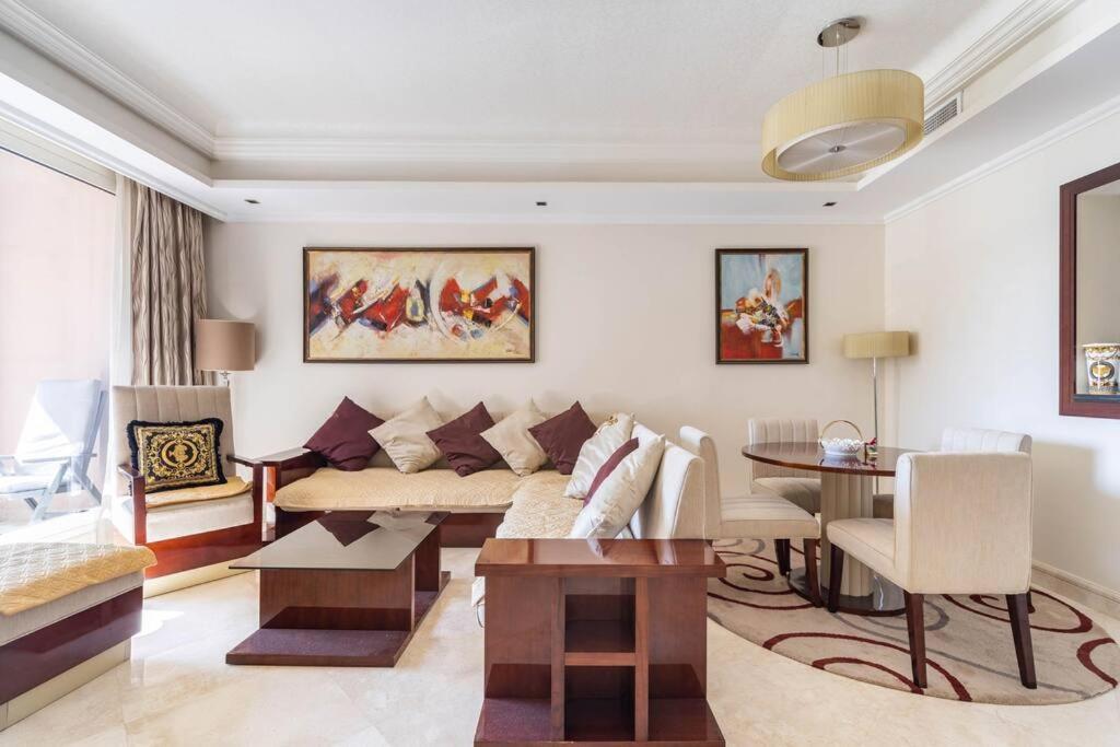 Apartment Luxury 1 Bedroom With A Private Taj Granduer At Palm