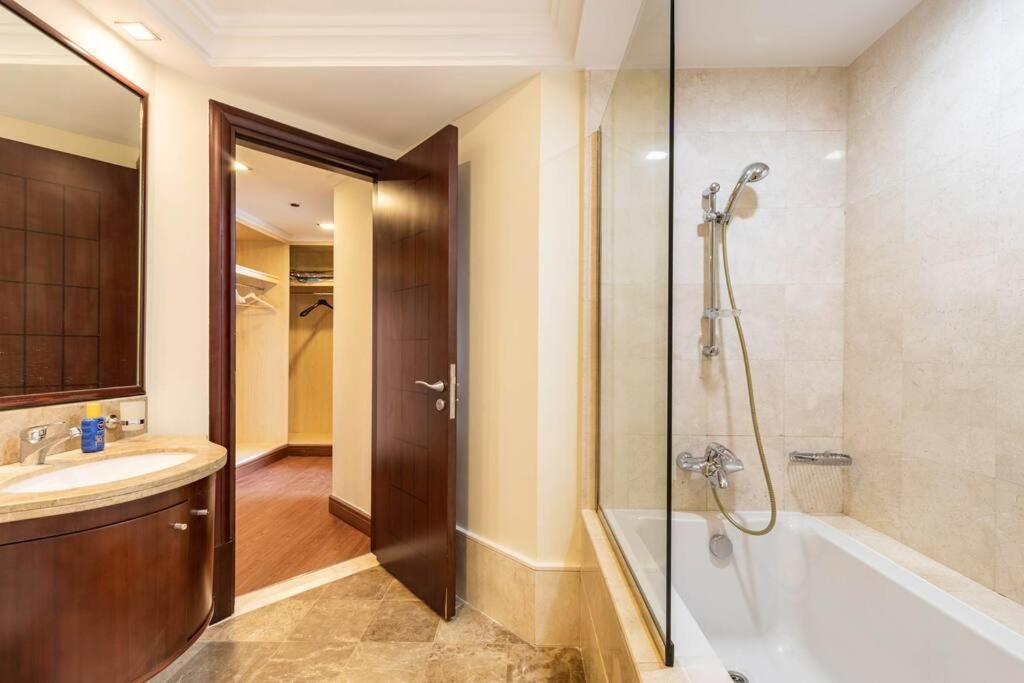 Apartment Luxury 1 Bedroom With A Private Taj Granduer At Palm
