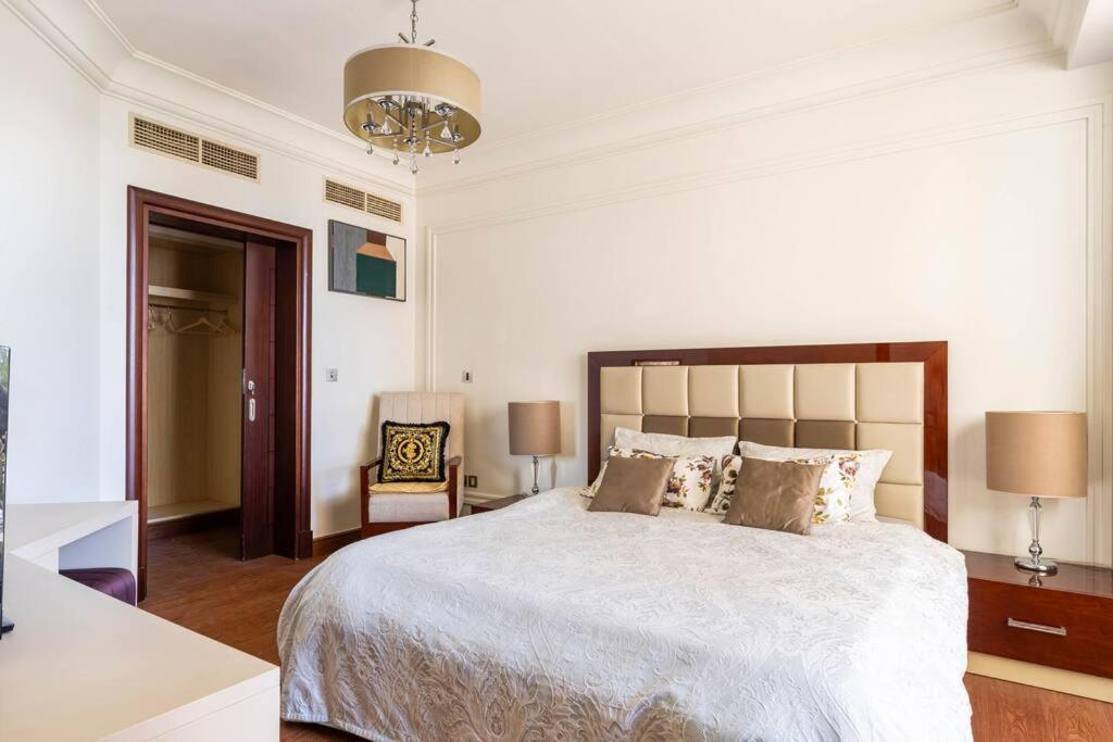 Luxury 1 Bedroom With A Private Taj Granduer At Palm Dubai