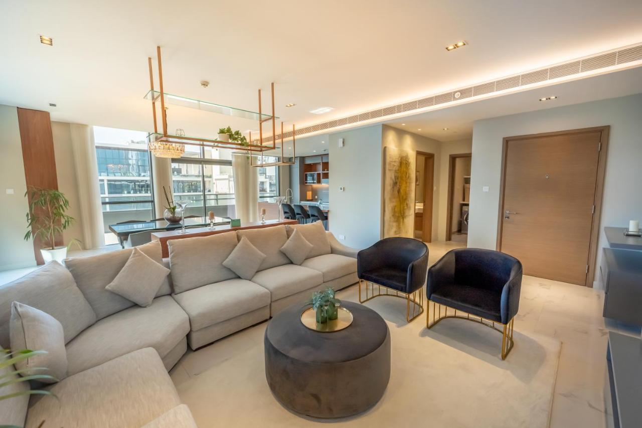 Daire Fam Living - Walk - Luxe Interiors *