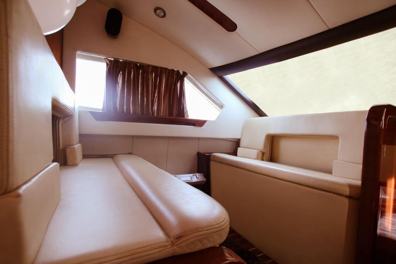 Botel Luxury Yacht 55 Feet Dubai