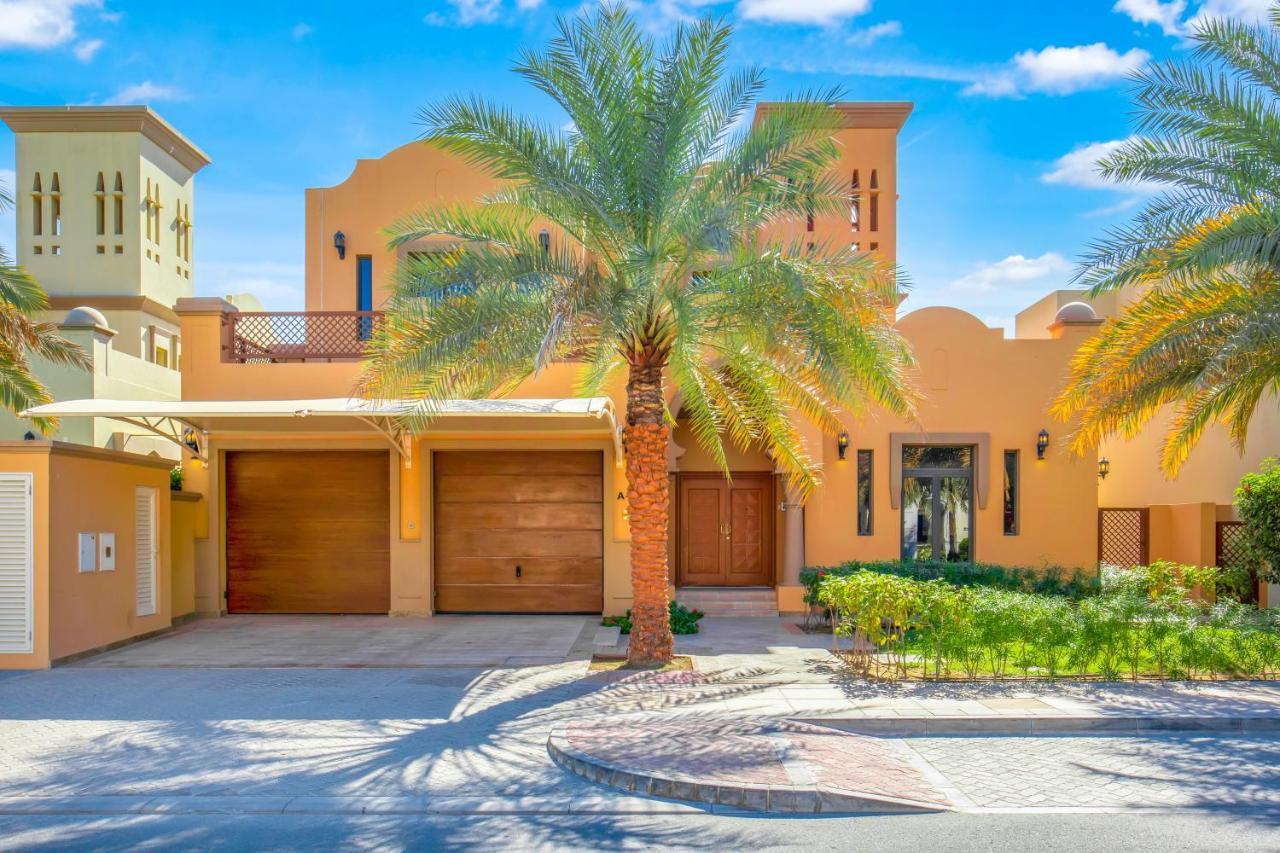 Fam Living - Palm Jumeirah - With Private Pool Villa *