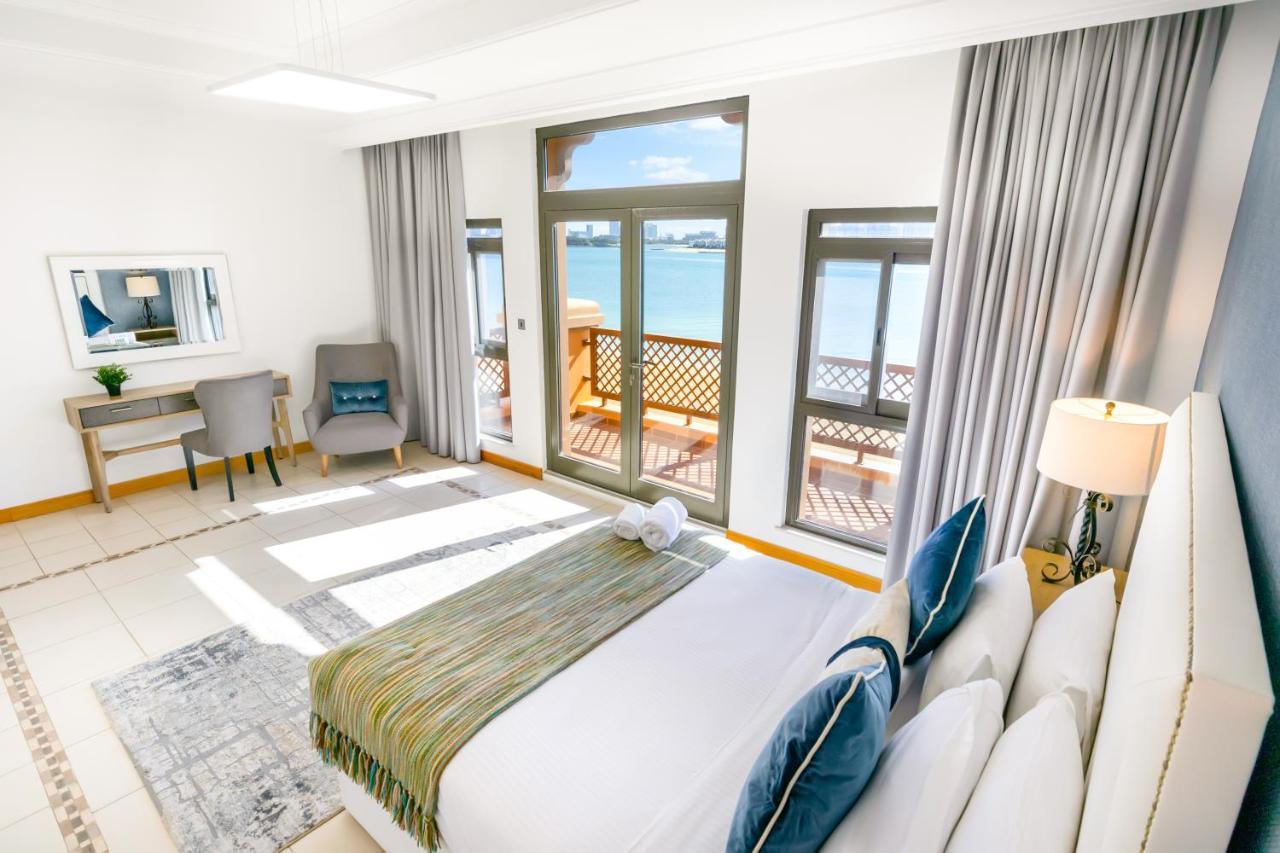 Fam Living - Palm Jumeirah - With Private Pool Villa Dubai