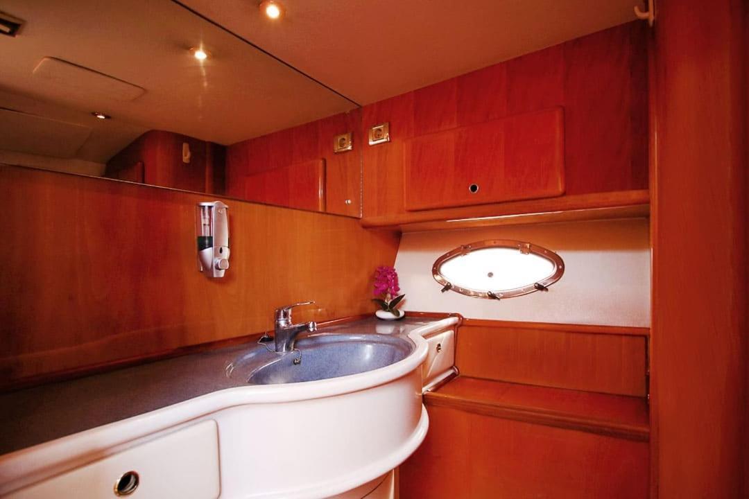 Luxury Yacht 55 Feet Dubai