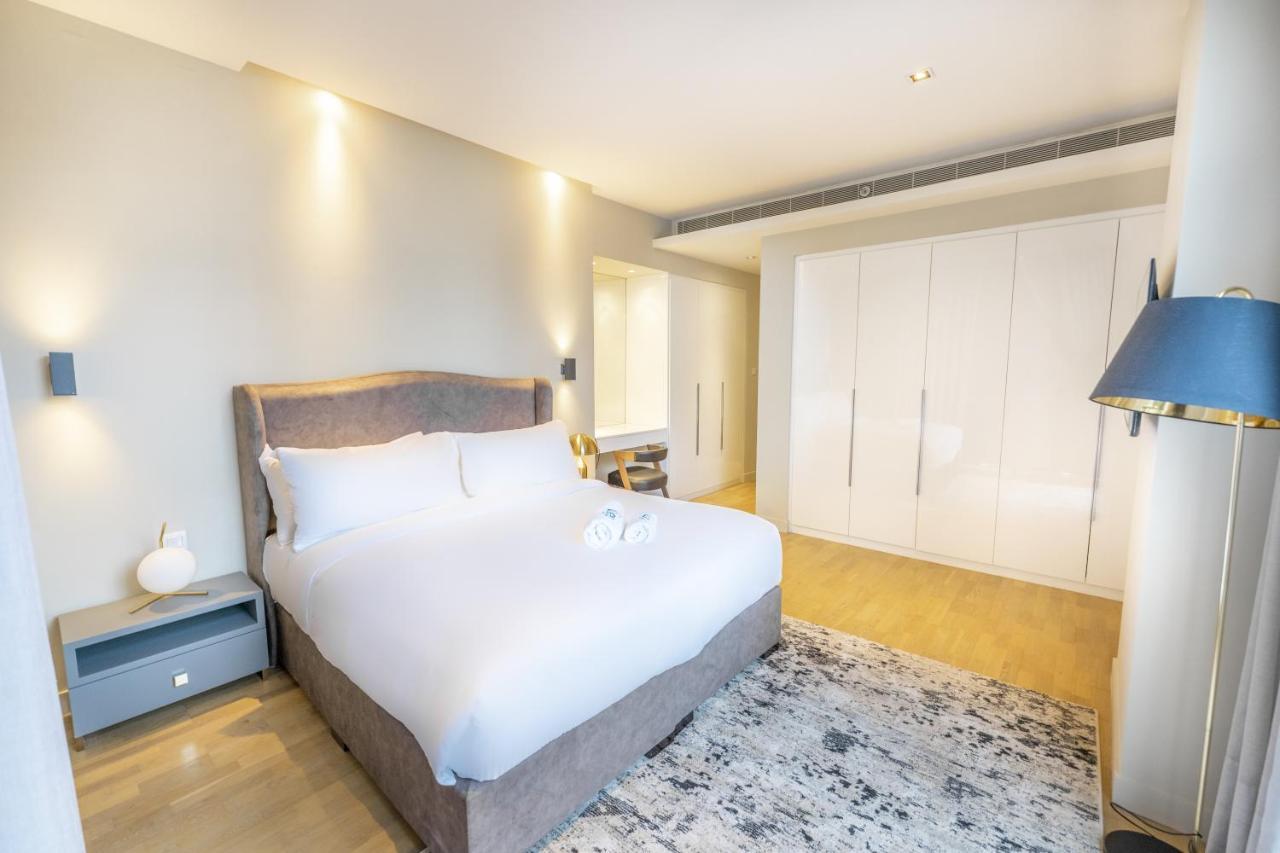 Fam Living - Walk - Luxe Interiors Daire Dubai