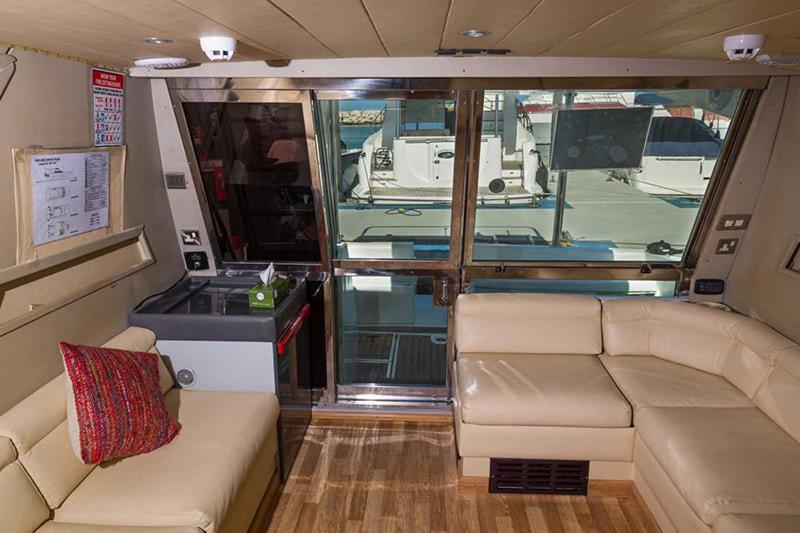 Luxury Yacht 55 Feet