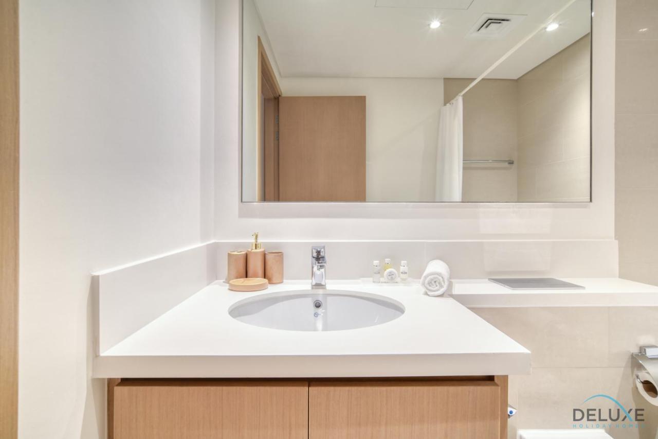 Elegant 3br With Assistant At Harbour Views Tower 1 By Deluxe Homes Apartment