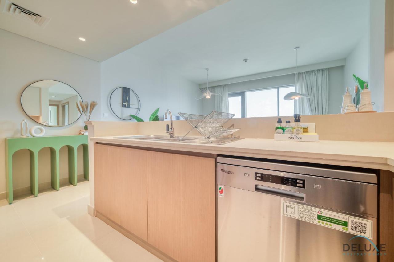 Elegant 3br With Assistant At Harbour Views Tower 1 By Deluxe Homes Dubai