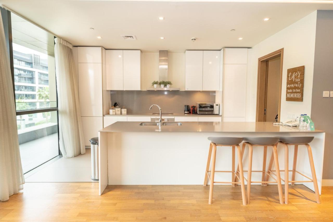 Daire Fam Living - Walk - Urban Staycations Dubai
