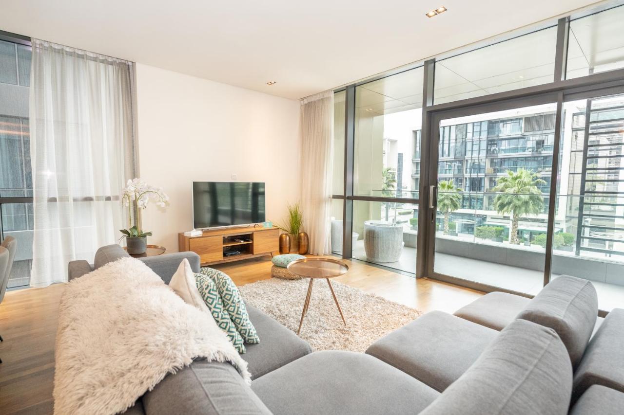 Fam Living - Walk - Urban Staycations Daire Dubai