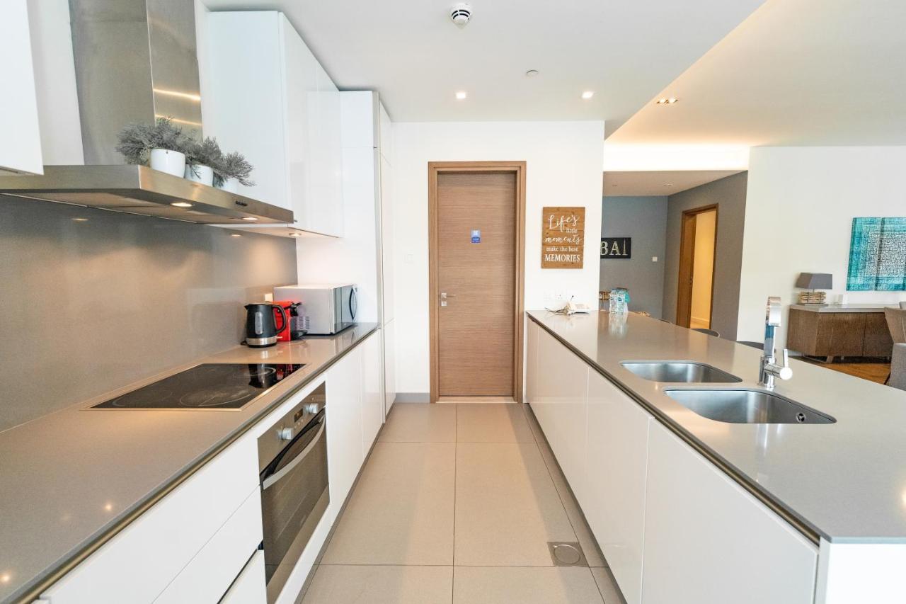 Fam Living - Walk - Urban Staycations Daire *