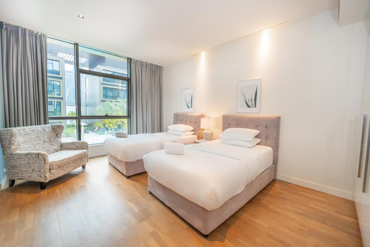 Fam Living - Walk - Urban Staycations Daire *