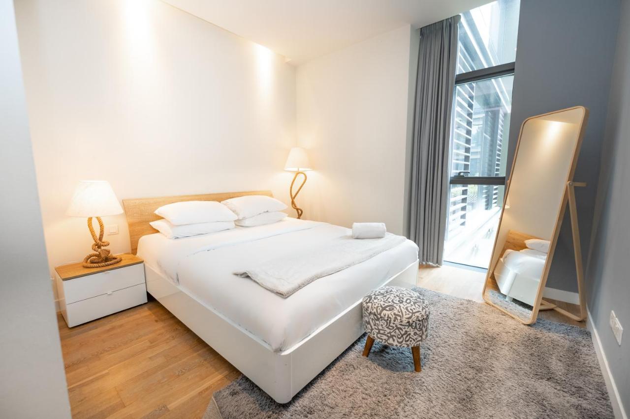 Daire Fam Living - Walk - Urban Staycations Dubai