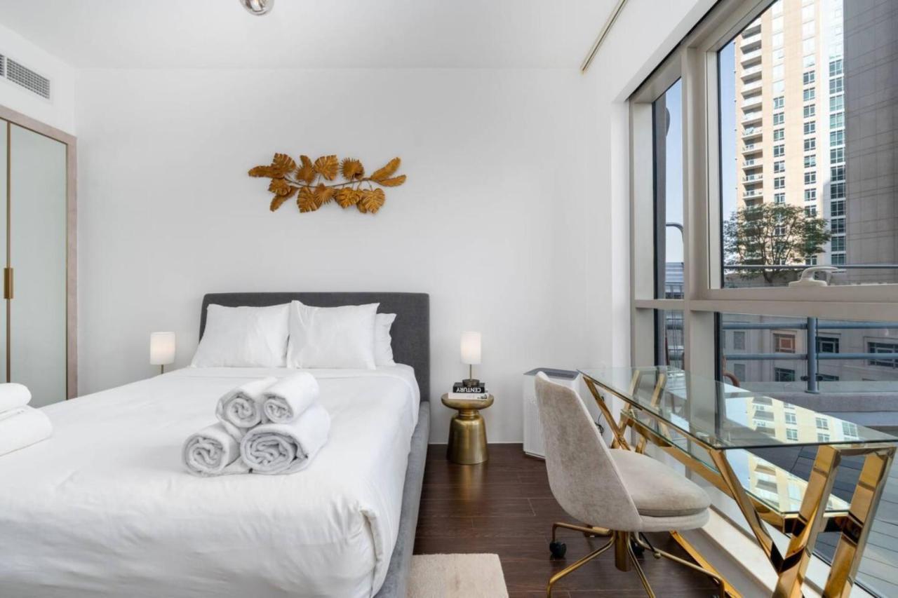 Stylish And 1 Bd In Downtown