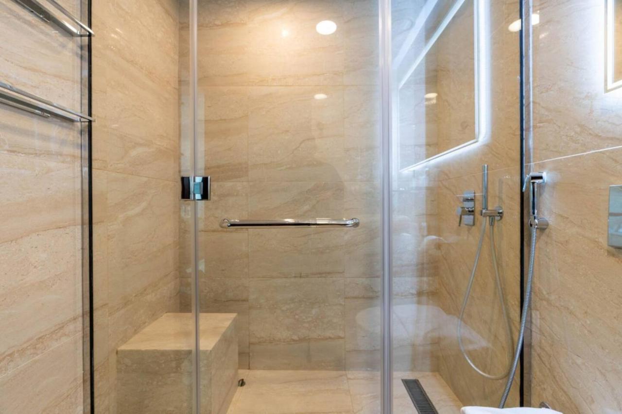 Stylish And 1 Bd In Downtown * Dubai