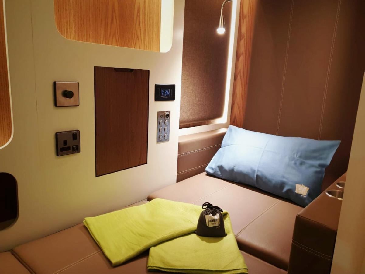 Kapselhotel Sleep 'n Fly Sleep Lounge, C-gates Terminal 3 - Transit Only