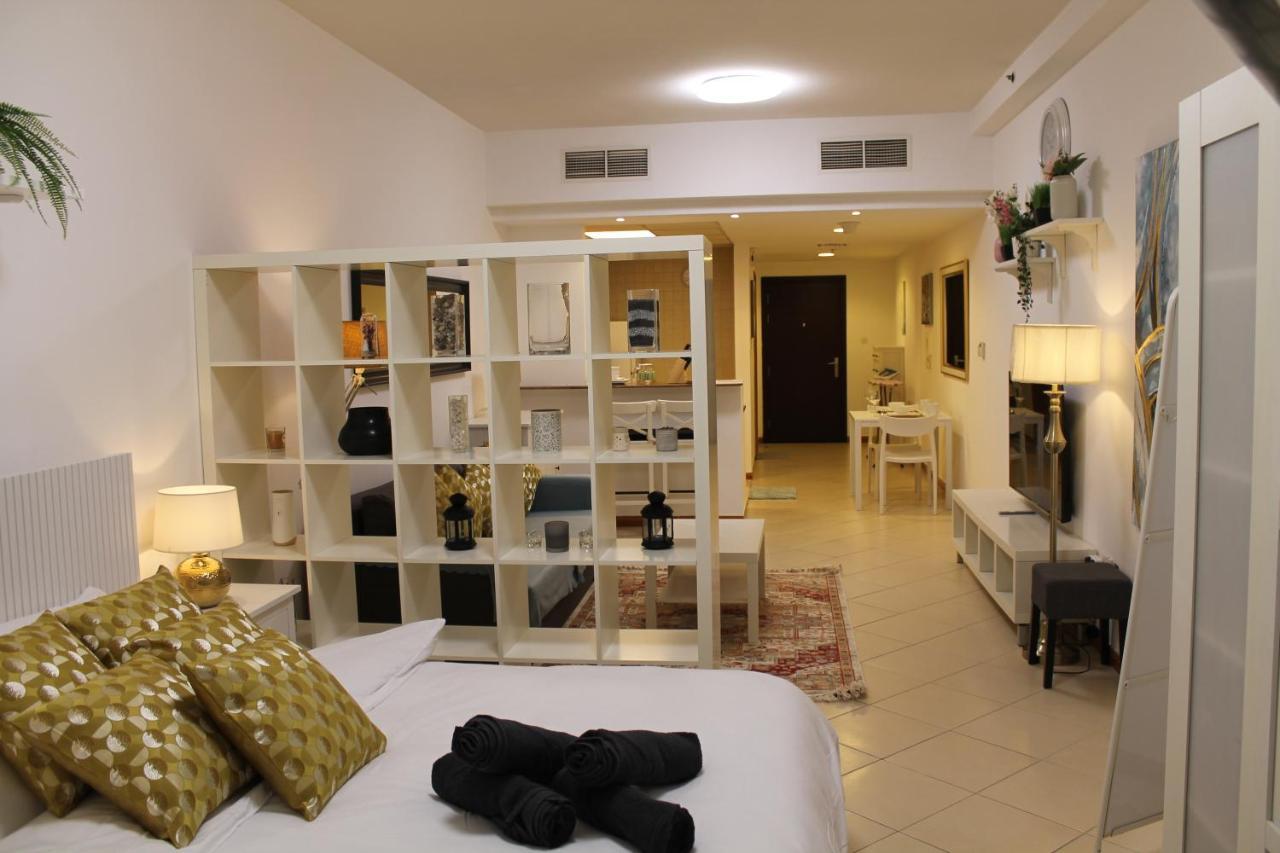 Spacious In Marina Close To Metro And Apartment Dubai