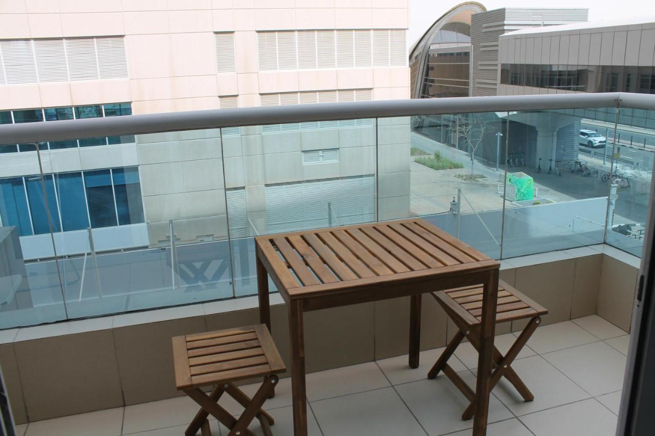 Spacious In Marina Close To Metro And Apartment Dubai