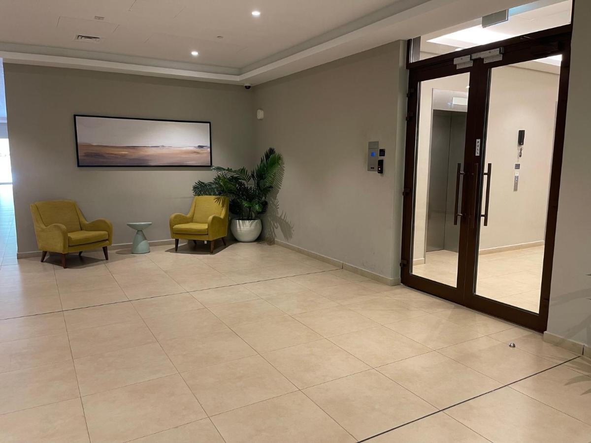 Ferienhaus Almond Haven 2br, 2 Bath Retreat In Town Square Dubai