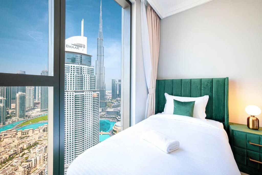 Magnificent Brand New Lux 3br Burj & Fountain View