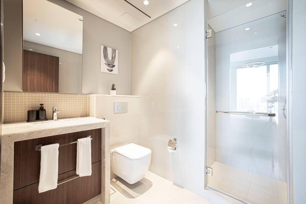 Magnificent Brand New Lux 3br Burj & Fountain View