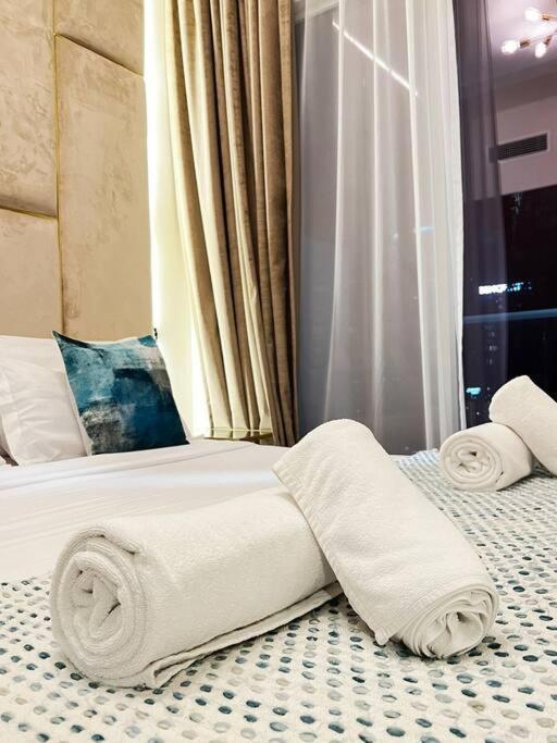 Turquoise - Downtown 1 Bedroom Business Bay - Canal View Apartment Dubai