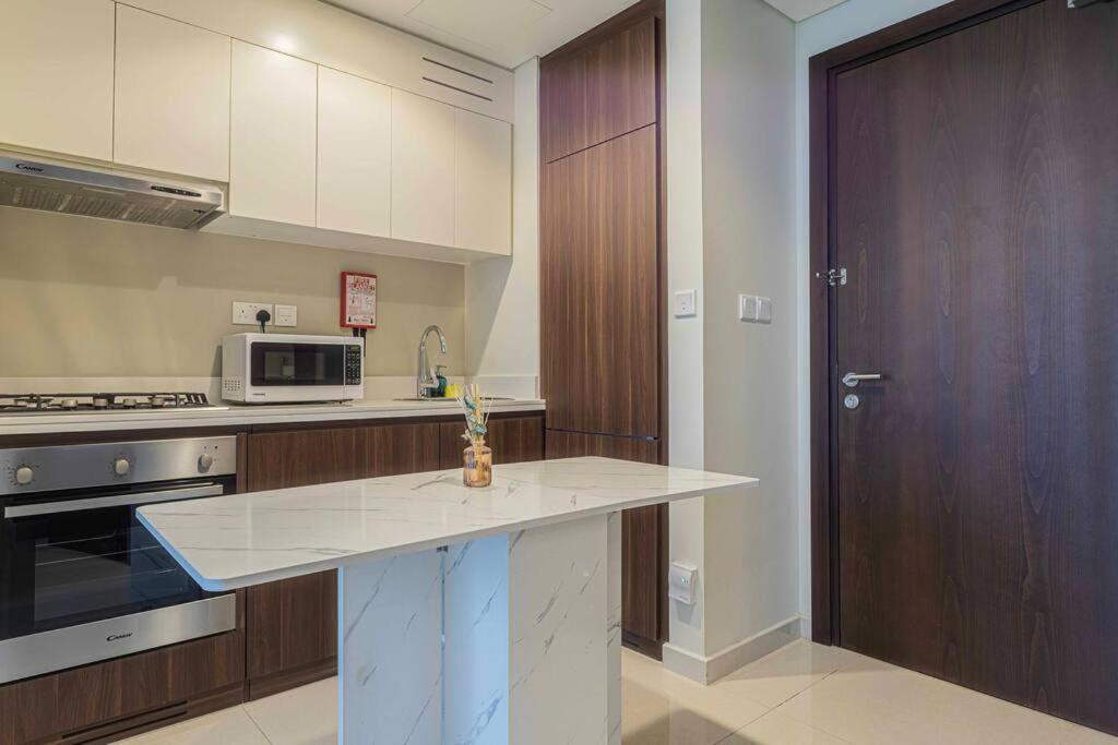 Apartment Turquoise - Downtown 1 Bedroom Business Bay - Canal View *