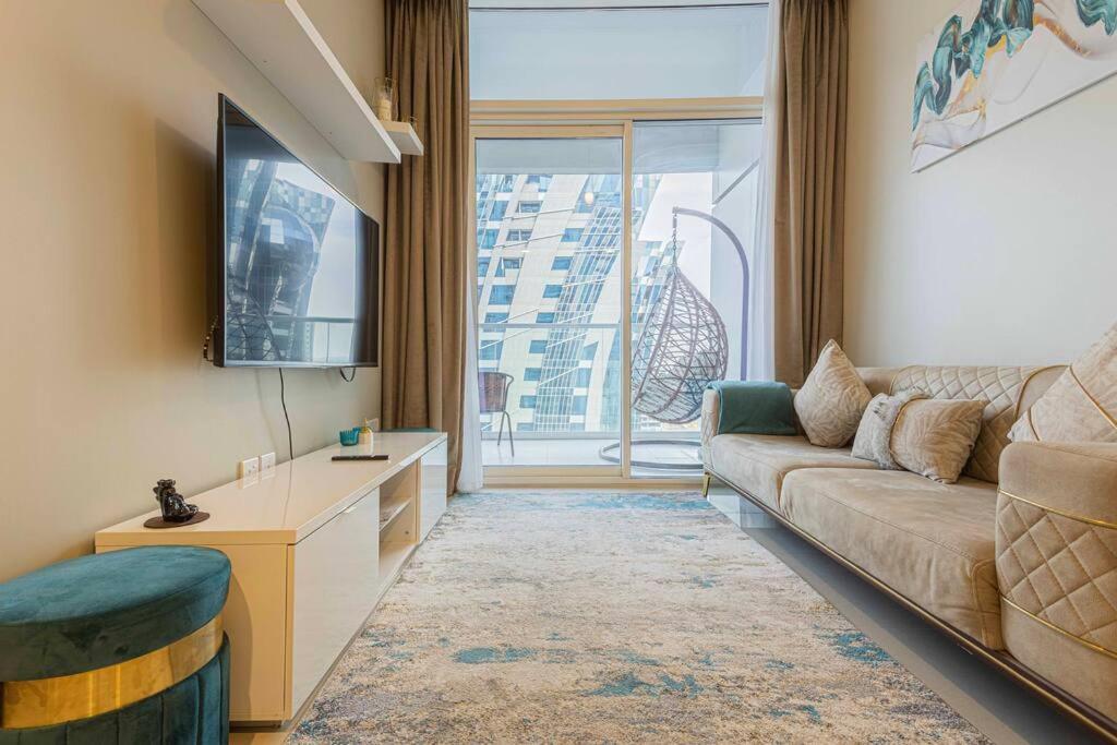 Turquoise - Downtown 1 Bedroom Business Bay - Canal View Apartment Dubai