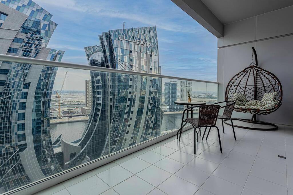 Turquoise - Downtown 1 Bedroom Business Bay - Canal View Apartment *