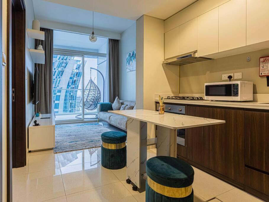 Turquoise - Downtown 1 Bedroom Business Bay - Canal View Apartment