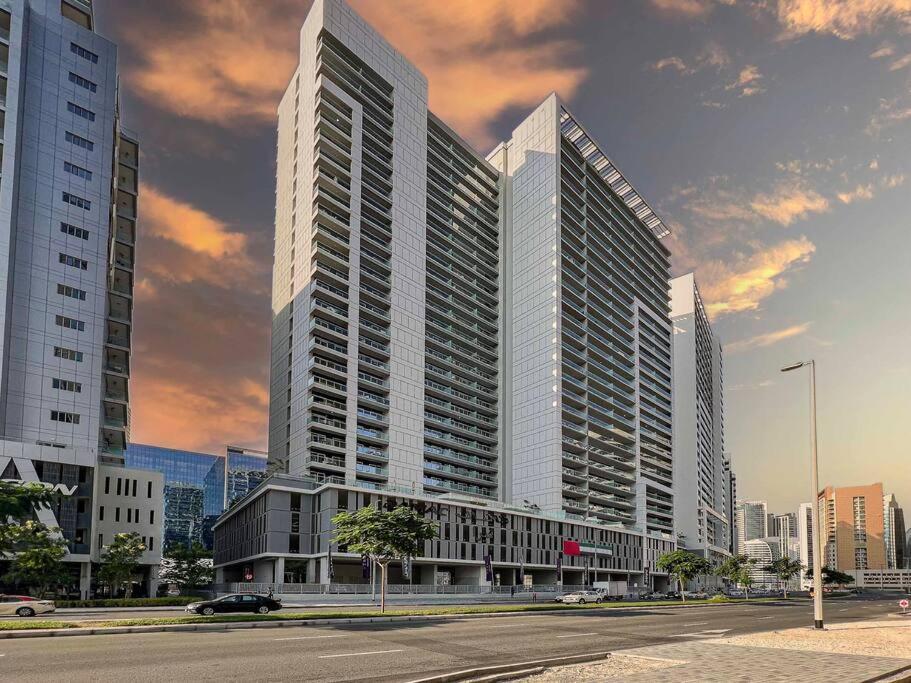 Turquoise - Downtown 1 Bedroom Business Bay - Canal View Dubai