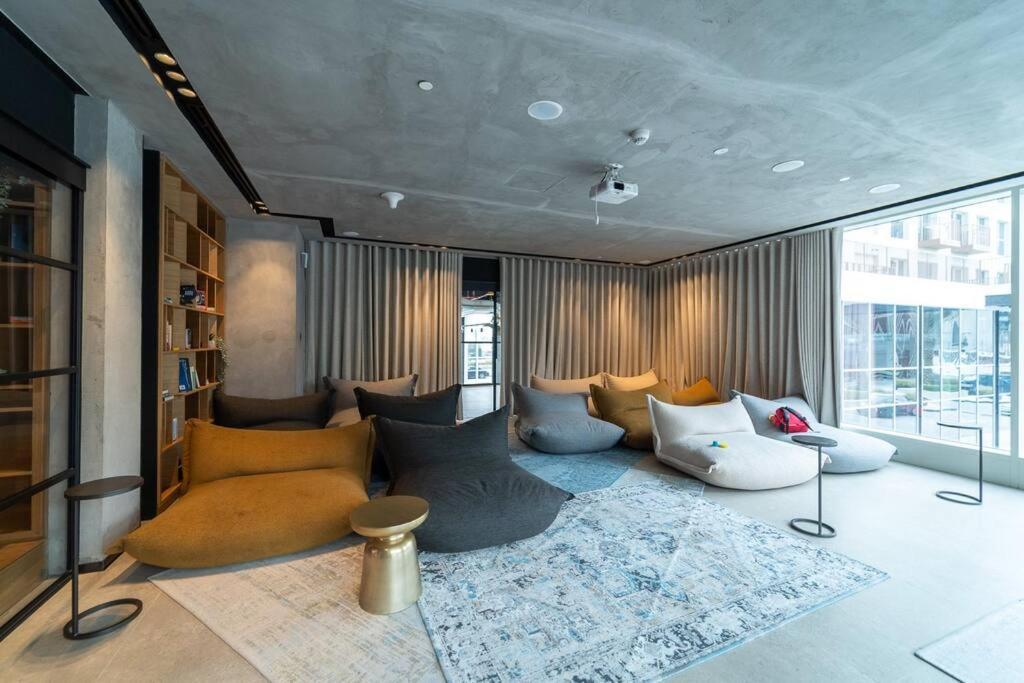 Cozy 2bd - Work In Style Apartment *