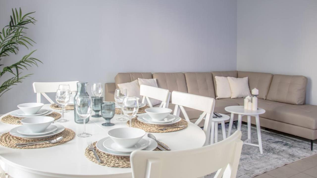 Cozy With Private Garden & Bbq Villa Dubai