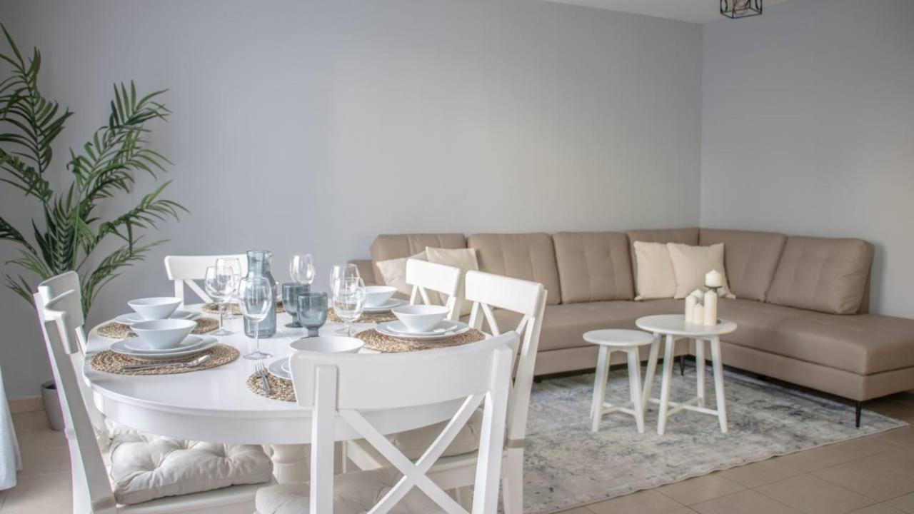 Cozy With Private Garden & Bbq Villa