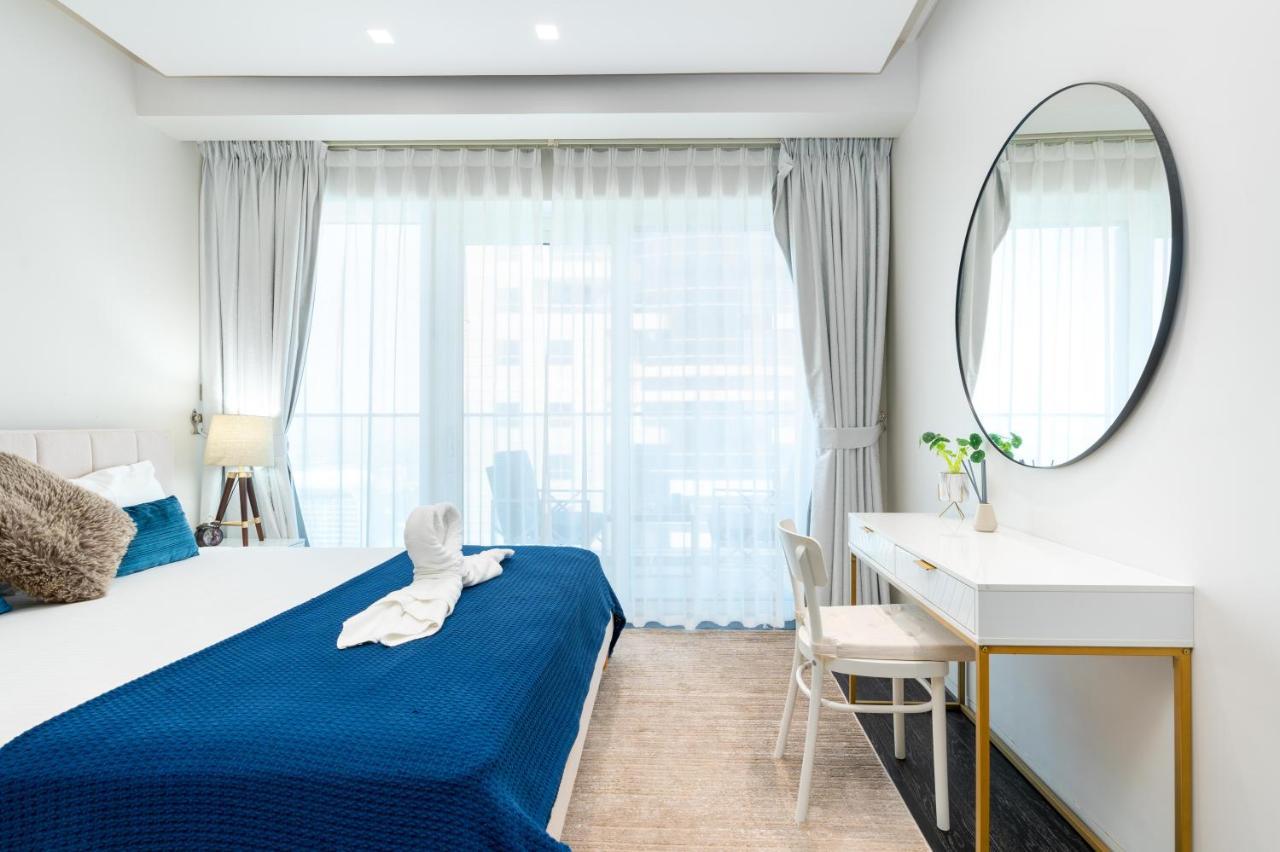 White Sage - Fendi With Full Palm Jumeirah View *