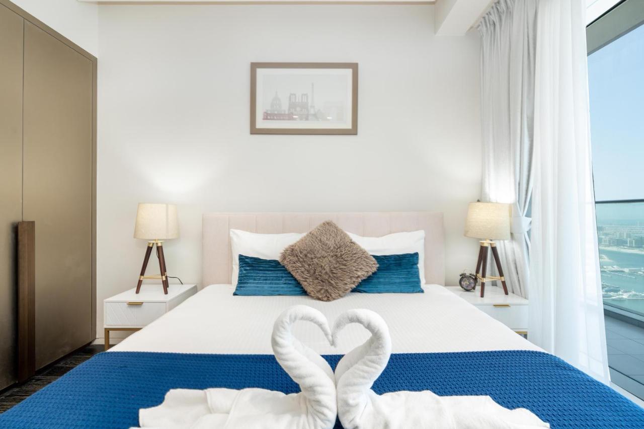 White Sage - Fendi With Full Palm Jumeirah View Dubai