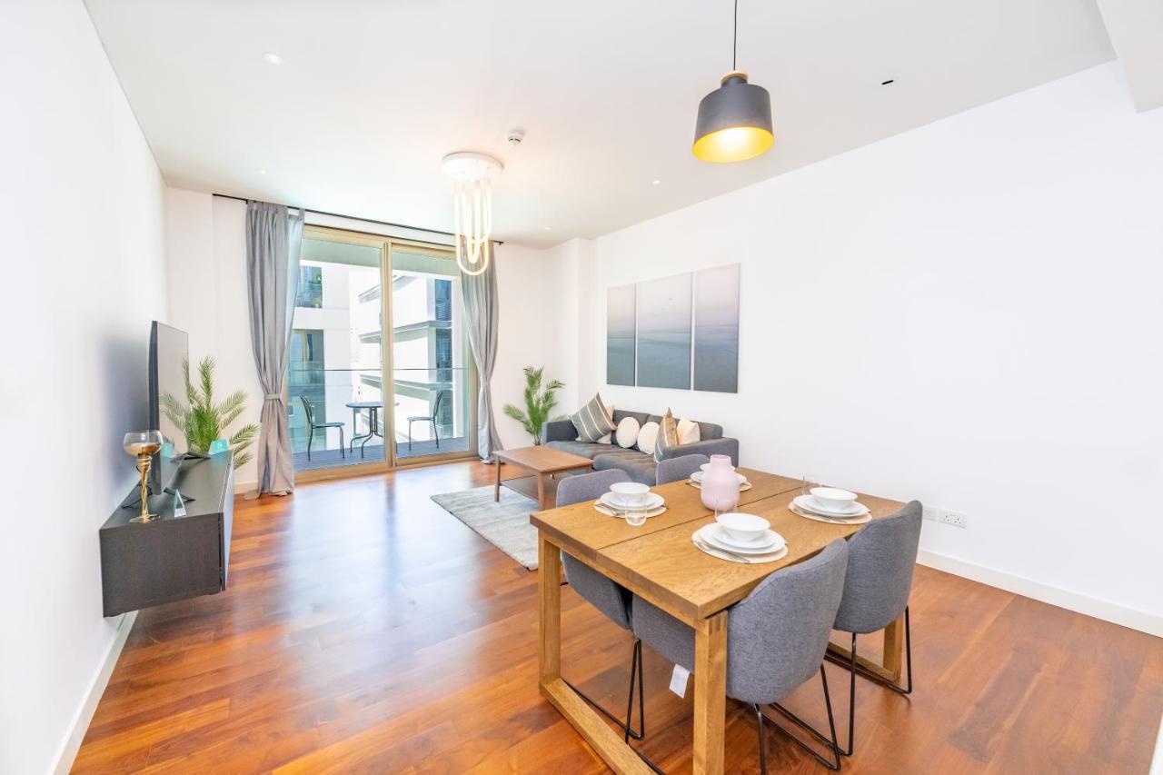 Fam Living - Walk - Urban Staycations Daire