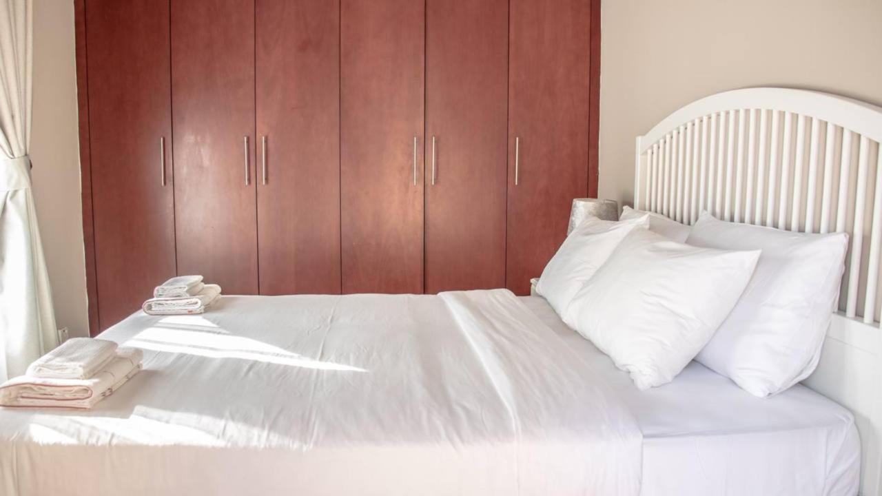 Villa Cozy With Private Garden & Bbq Dubai